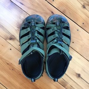 Keen sandal, big kids 5, like new